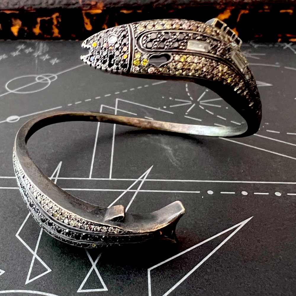Roseark Fish Bangle